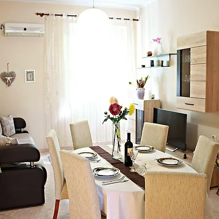 Eden Apartman *